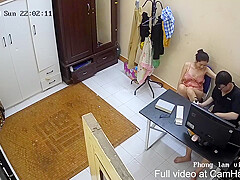 Busty Vietnamese seduce boyfriend while he was working 1449